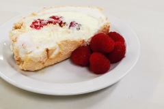 Pudding raspberry roulade